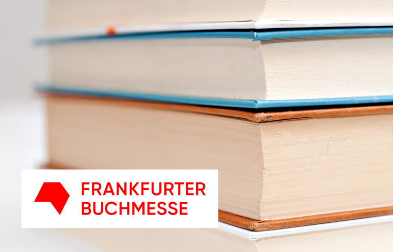 FBM2025 Stapel mit Büchern