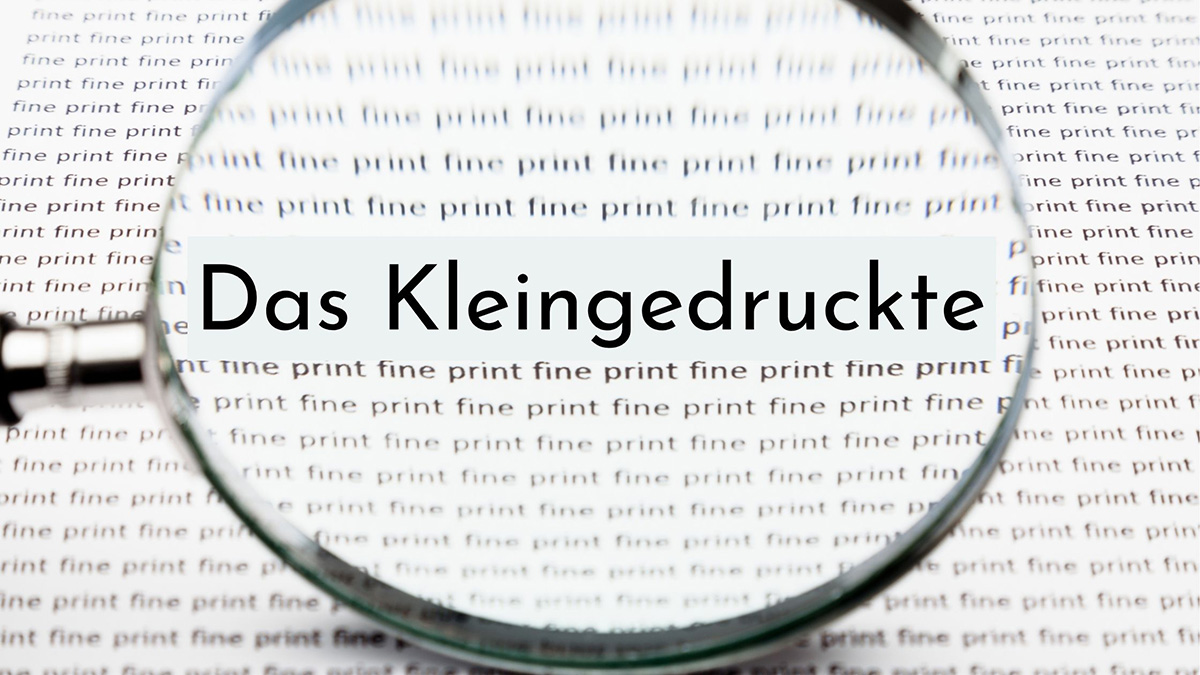 Lupe über Text - Das Kleingedruckte im Verlagsvertrag