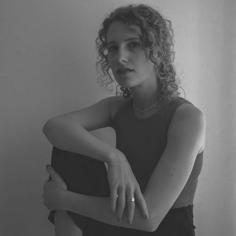 Amelie Lea Cover